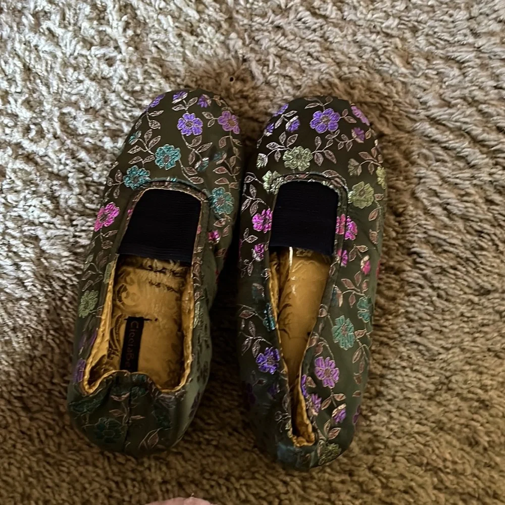 Slippers - Picture 3 of 3